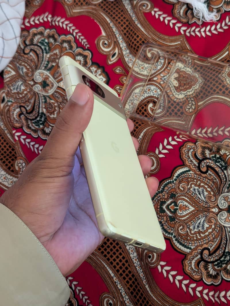 Google Pixel 7 4