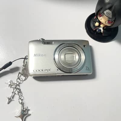 Nikon coolpix s3500 with box n original accessories