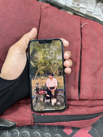 Apple iPhone 13