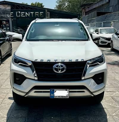 Toyota Fortuner V 2021 LOW MILAGE