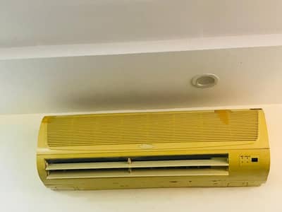 Orient Non-Inverter AC for Sale – Excellent Condition