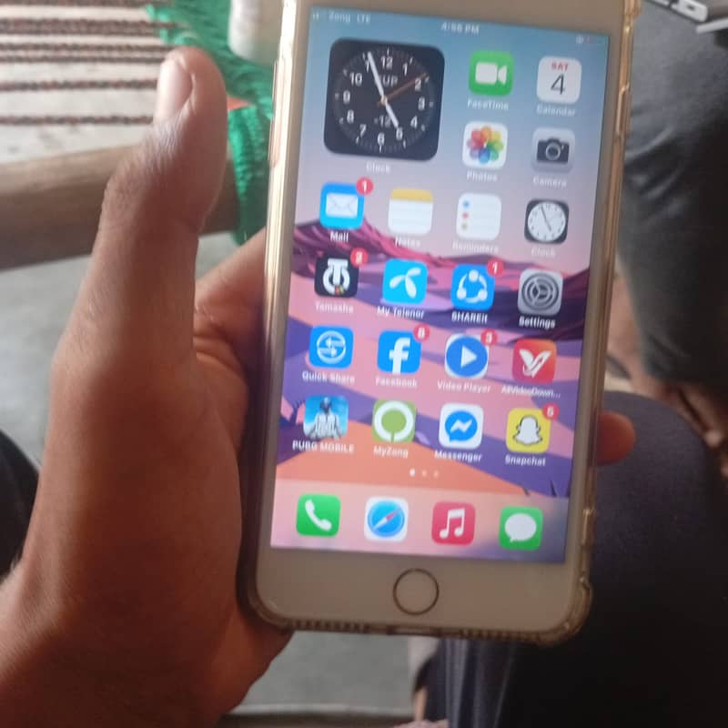 Apple iPhone 7 Plus 0