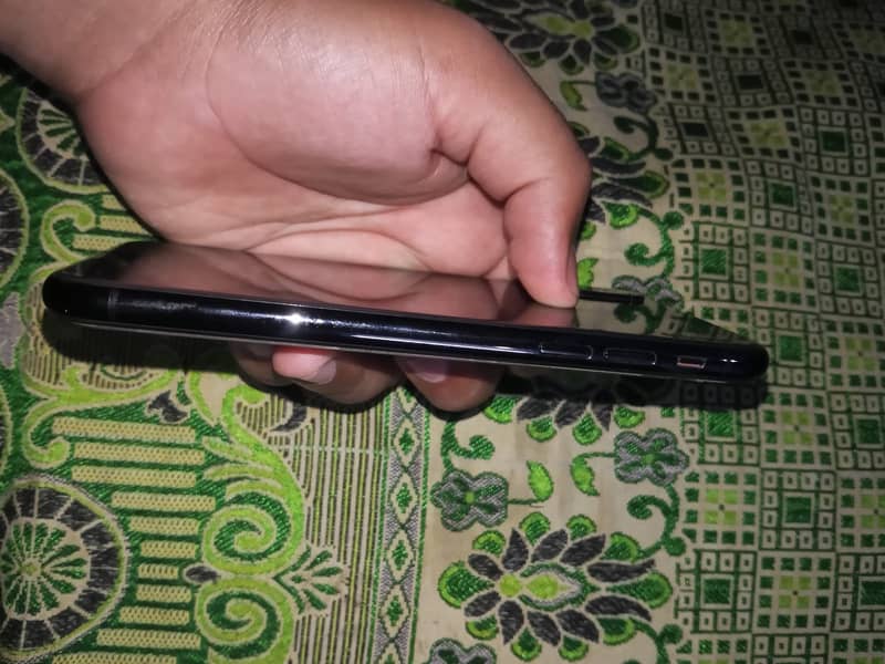 Apple iPhone X 4