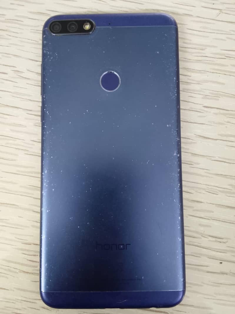 Honor 7C 1