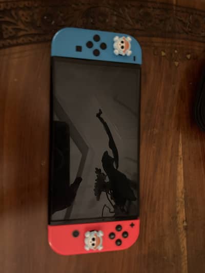 An nintendo oled like new  with a fc26 gamecard a controller a case