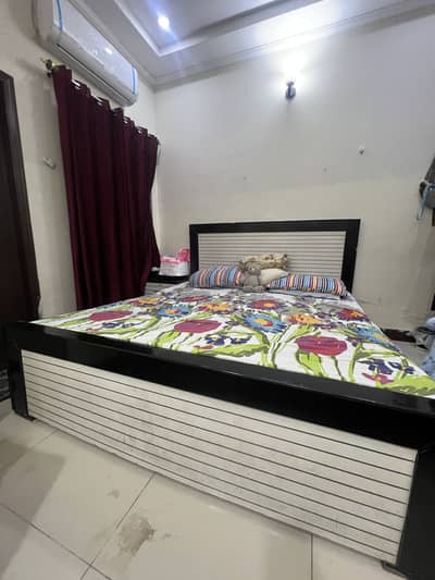Bedroom Set for Sale – Double Bed with 2 Side Tables & Dressing Table