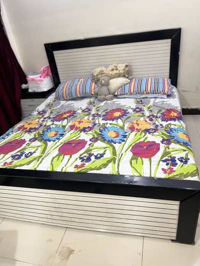 Bedroom Set for Sale – Double Bed with 2 Side Tables & Dressing Table