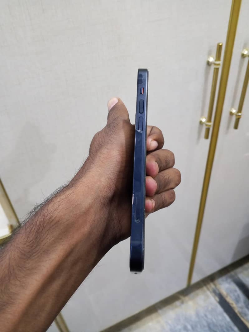 Apple iPhone 12 3