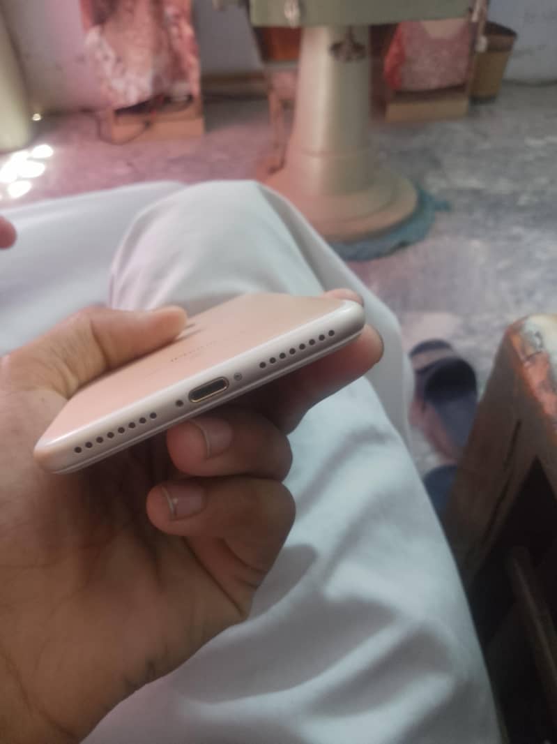 Apple iPhone 7 Plus 2