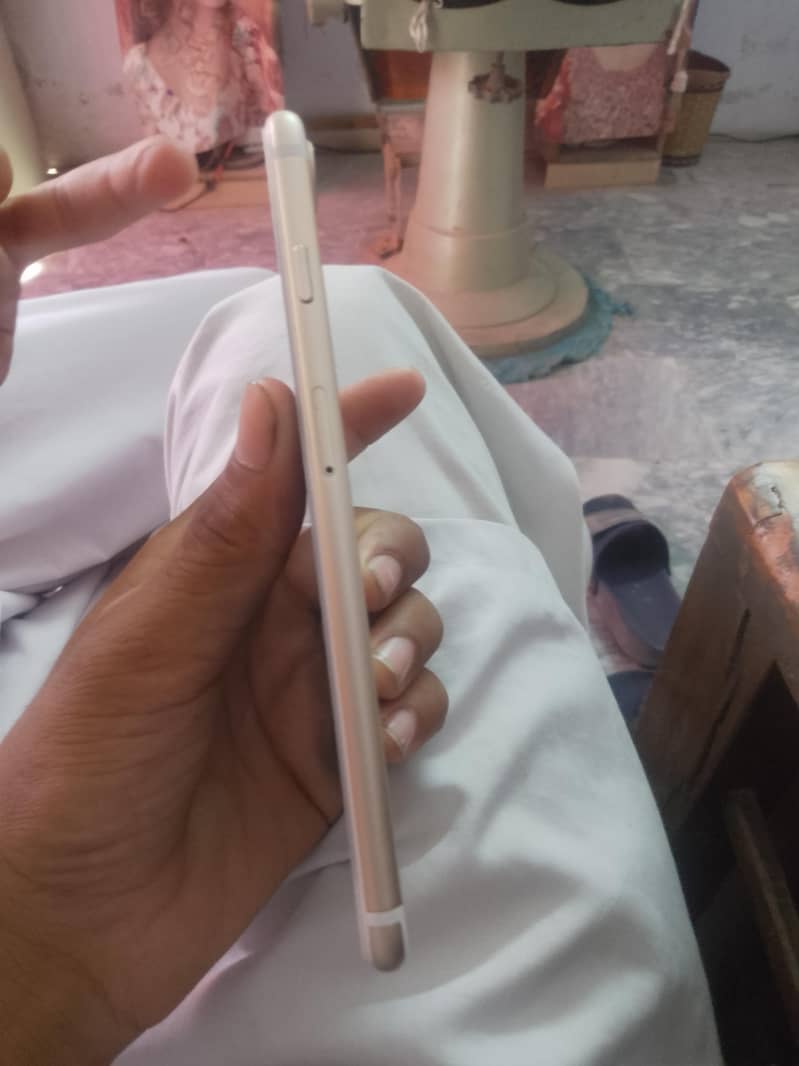 Apple iPhone 7 Plus 3