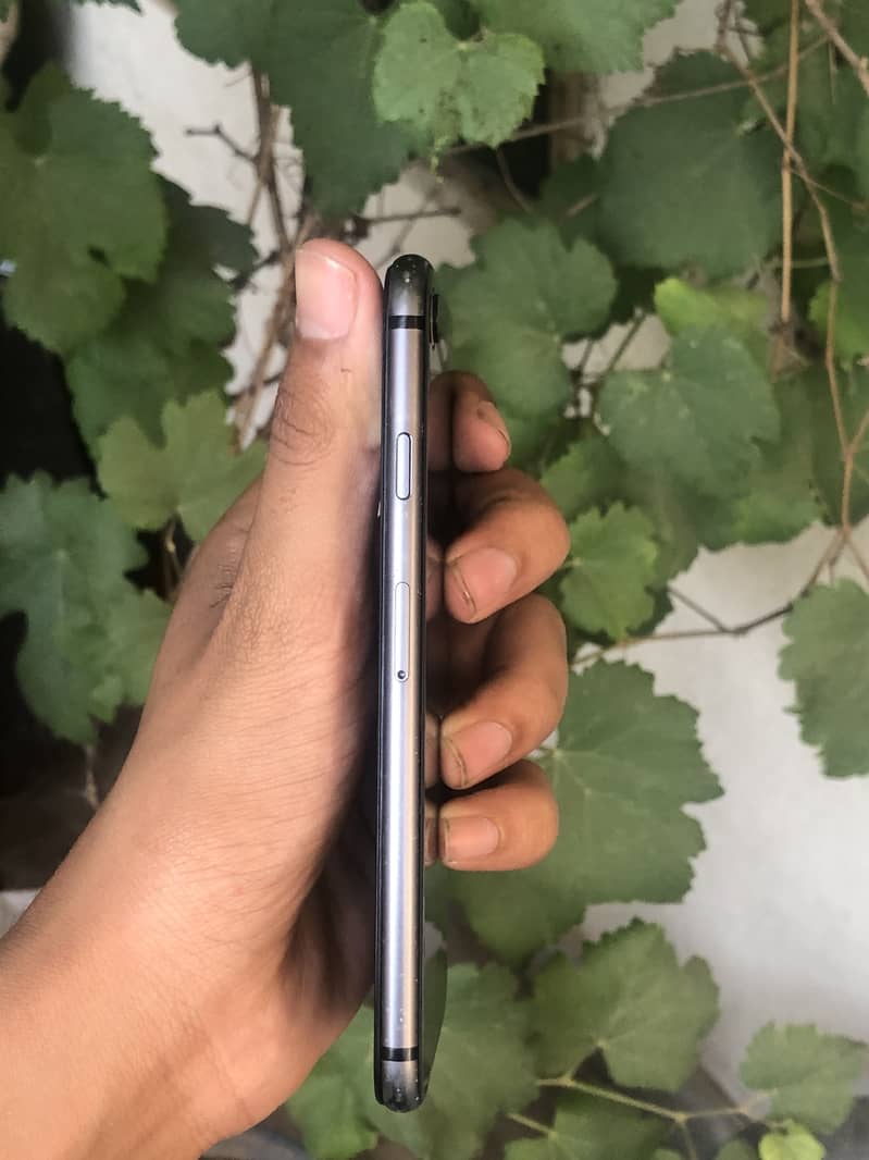 Apple iPhone 8 0