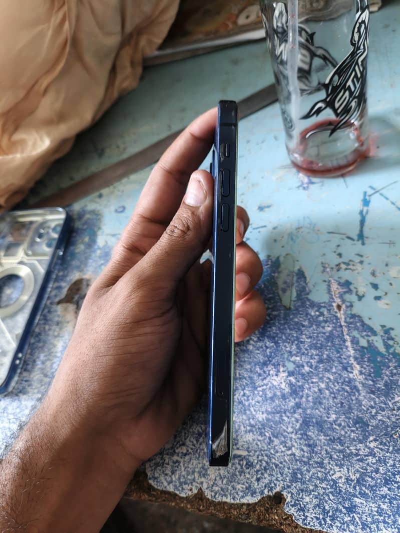 Apple iPhone 12 7