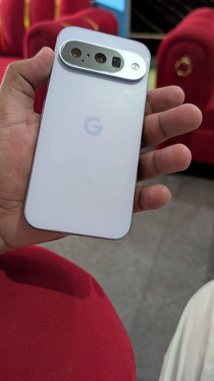 Google Pixel 10 4