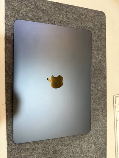MacBook Air M3 2024