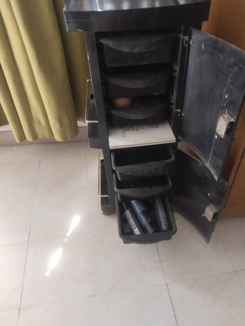Make up trolley 2