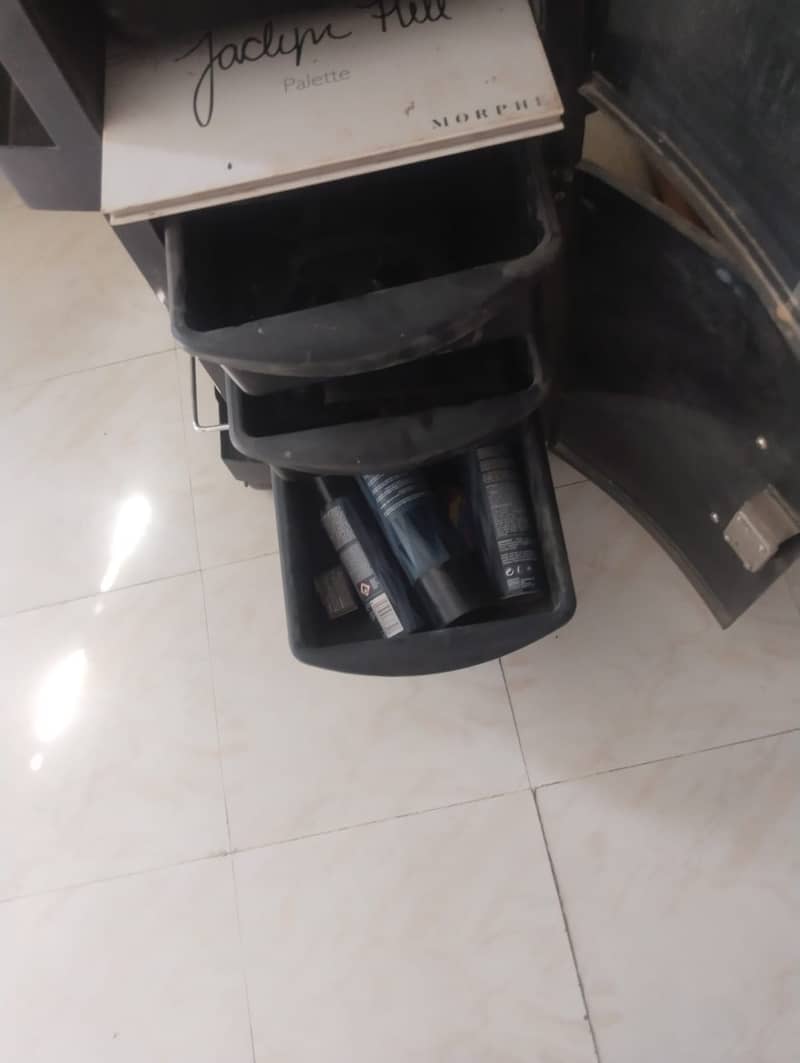 Make up trolley 3
