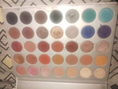 Hair spray, face shiner, hair shiner, brushes and makup (jacklen)