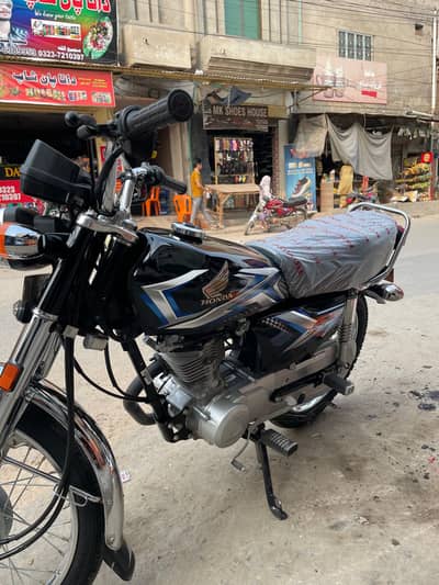 Honda cg 125 2025 model balck urgent sale Whatsapp number 03200980213
