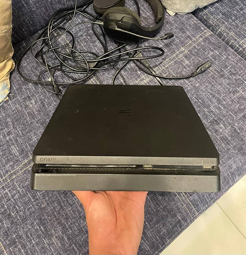 Ps4 slim 0
