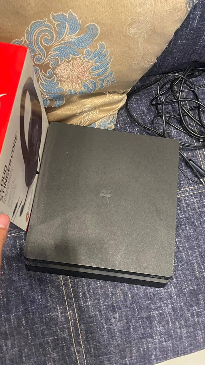 Ps4 slim 1