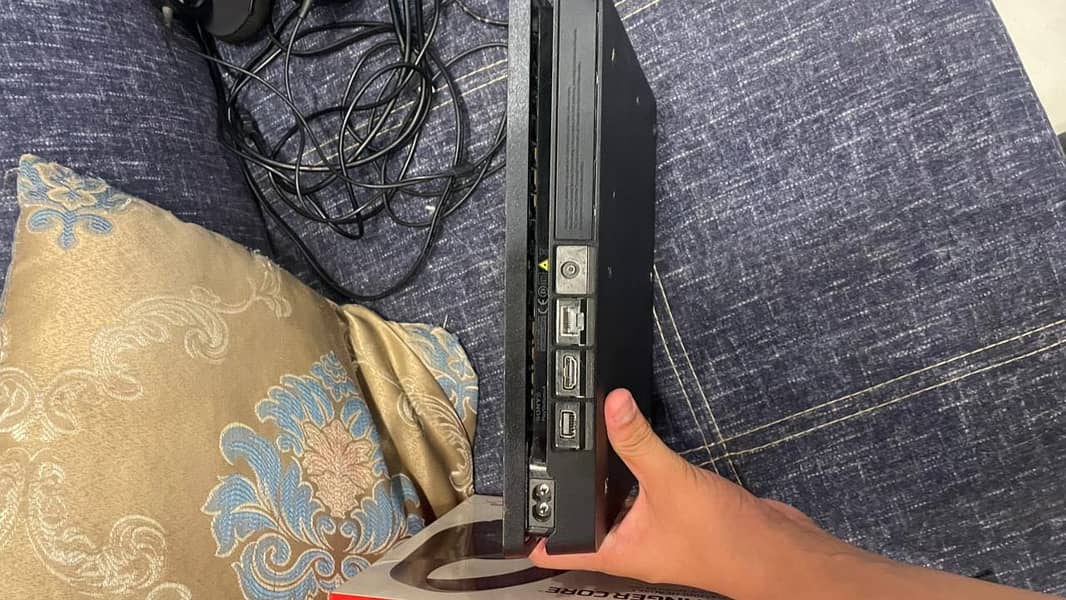 Ps4 slim 2
