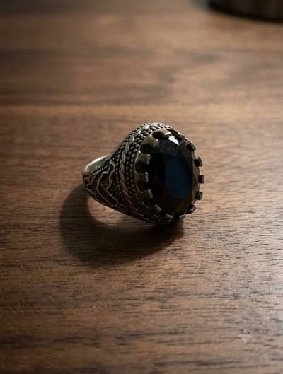 Elegant Antique Silver Ring with Black Stone (Nugh)