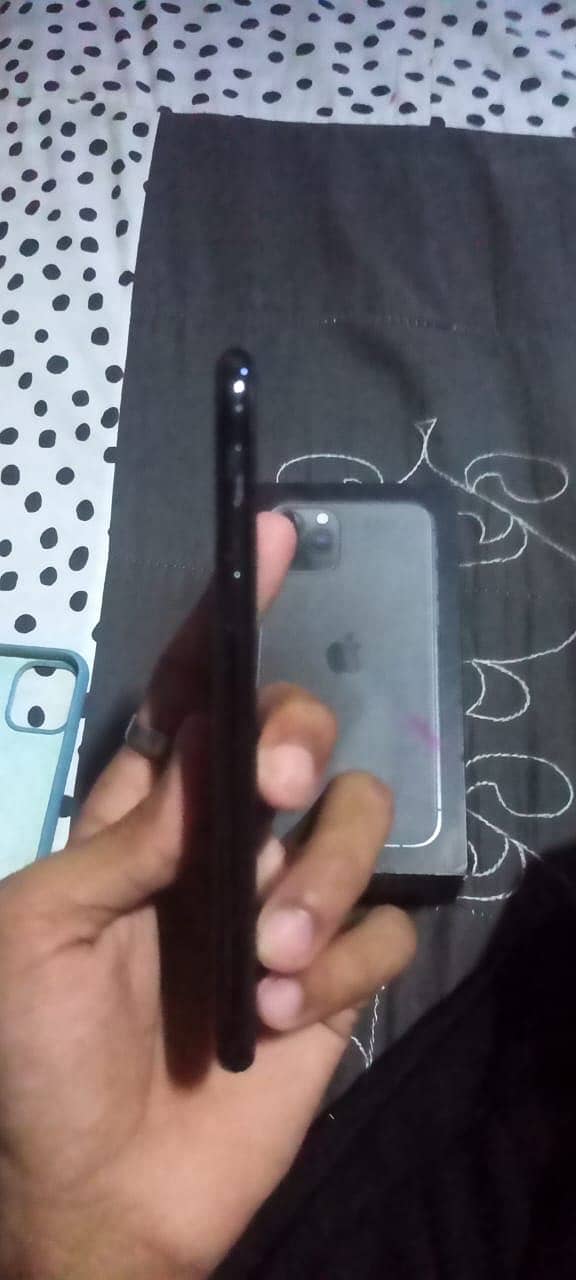 Apple iPhone 11 Pro 4