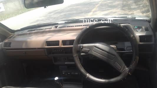 Nissan Sunny 1985