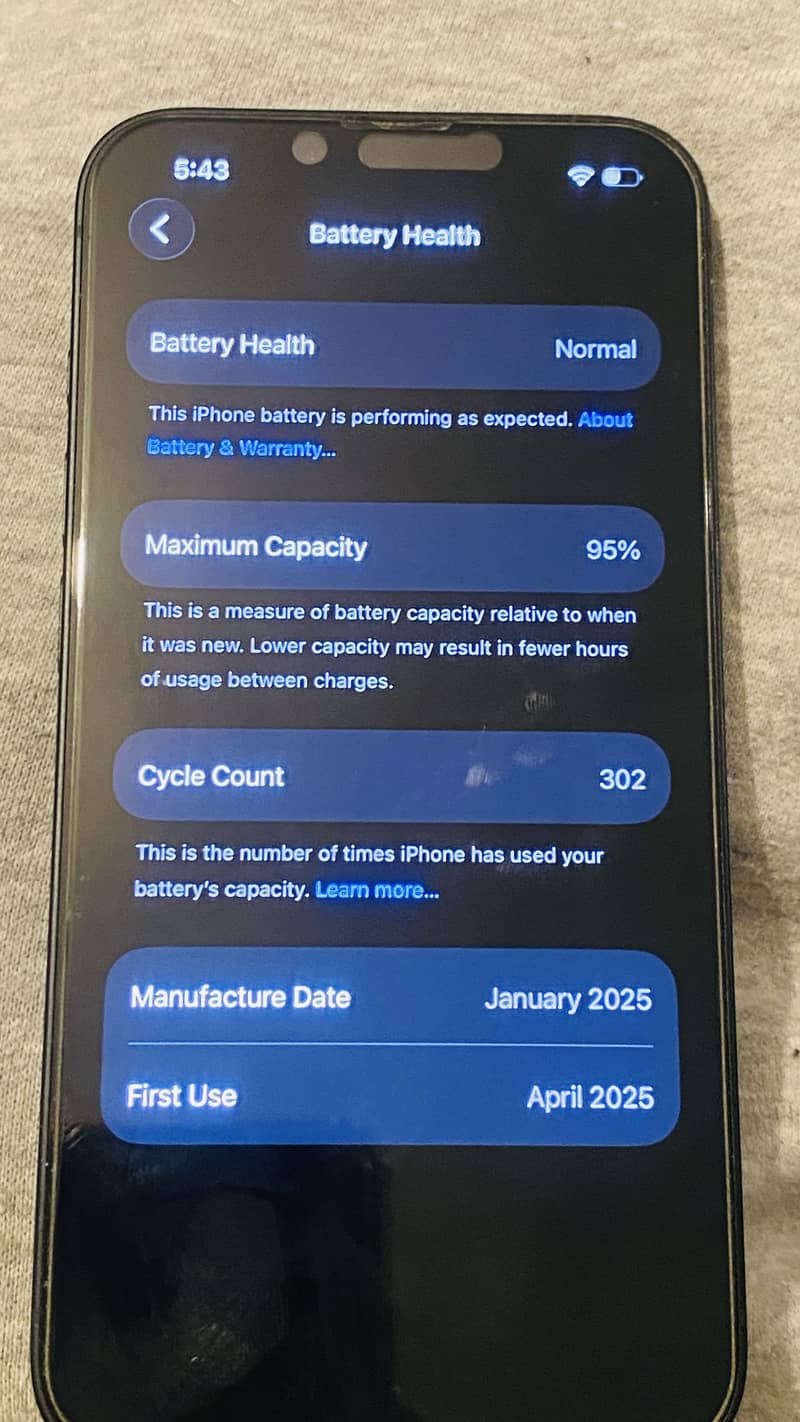 Apple iPhone 16e 2