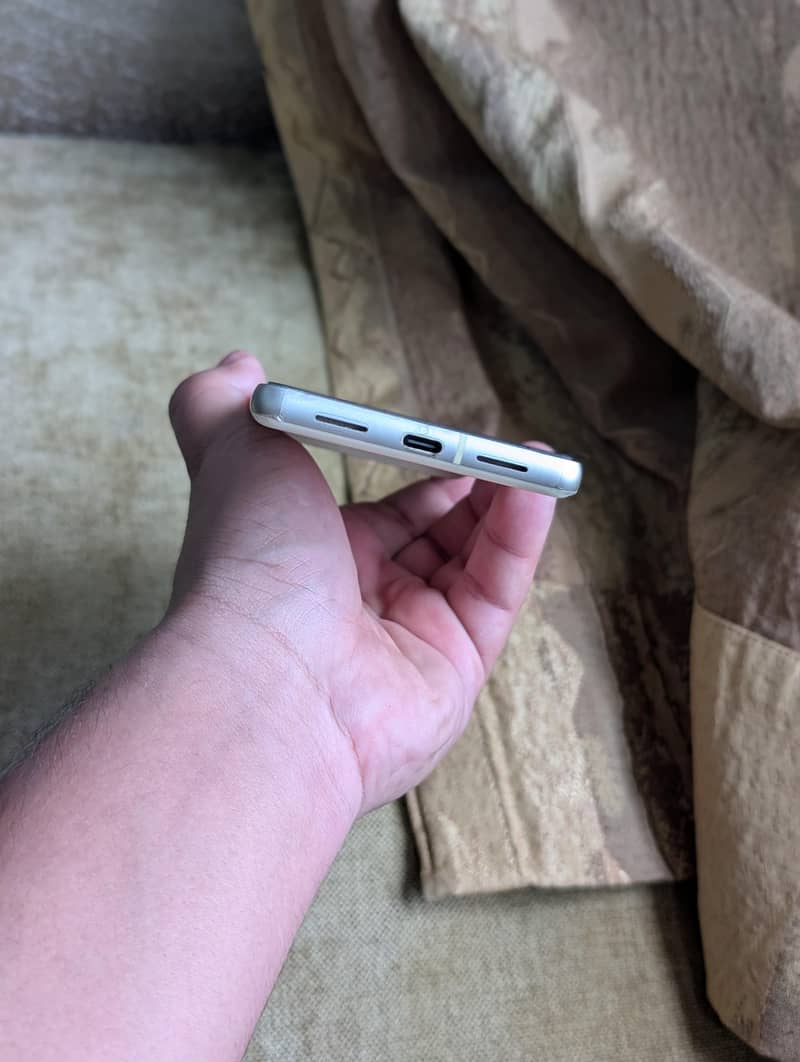 Google Pixel 7 4