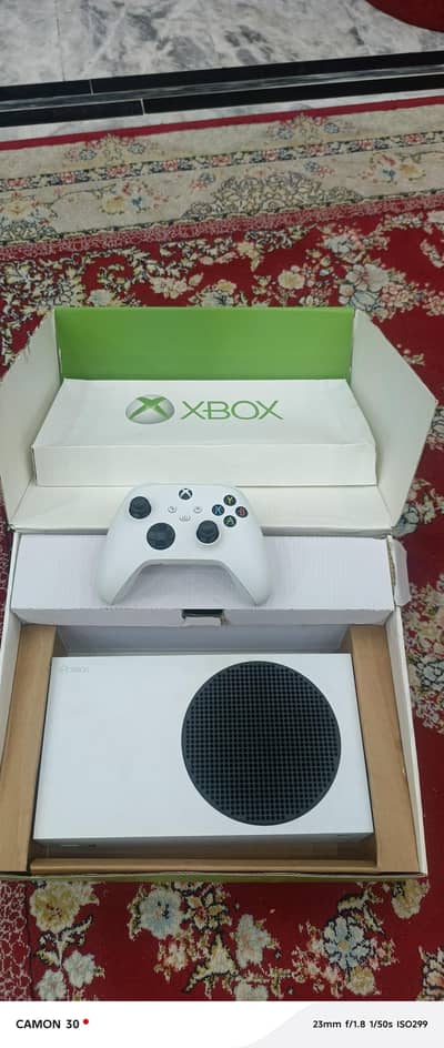 Xbox series S | 512gb | Neat n Clean. | With box.