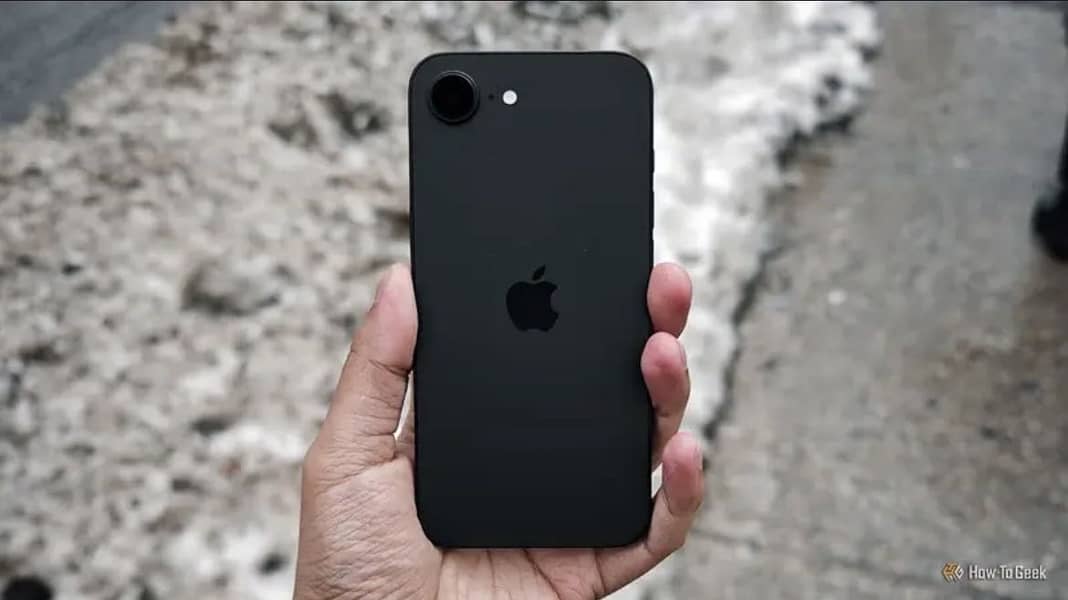 Apple iPhone 16e 0