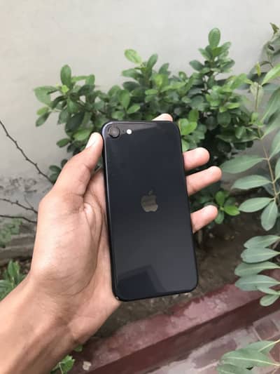 Apple iPhone SE WhatsApp 03707829376