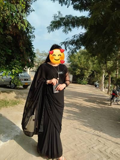 black sari