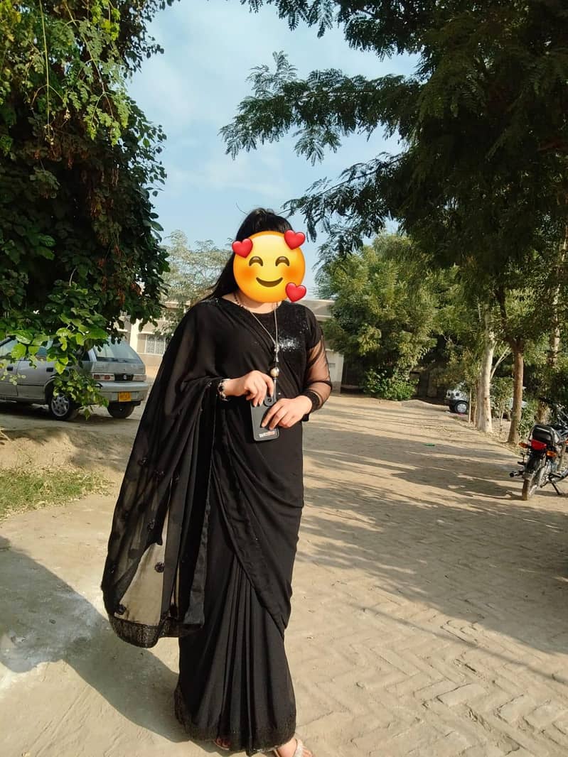 black sari 0