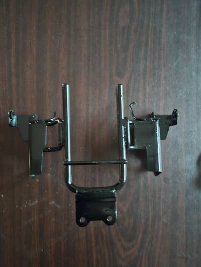 Yamaha ybr headlight bracket genuine