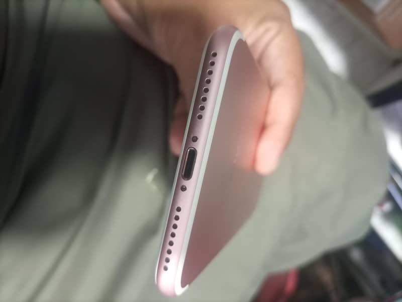 Apple iPhone 7 Plus 3