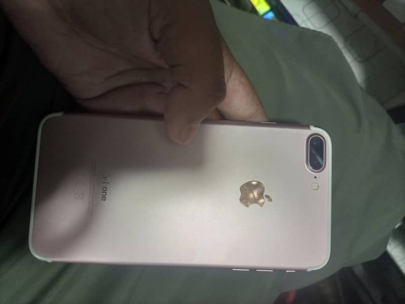 Apple iPhone 7 Plus 5