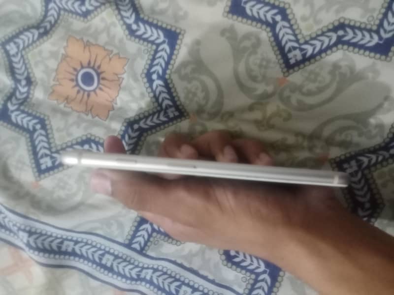 Apple iPhone 8 Plus 3
