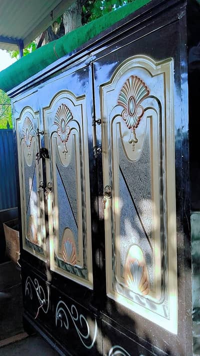 iron key almari 3 door