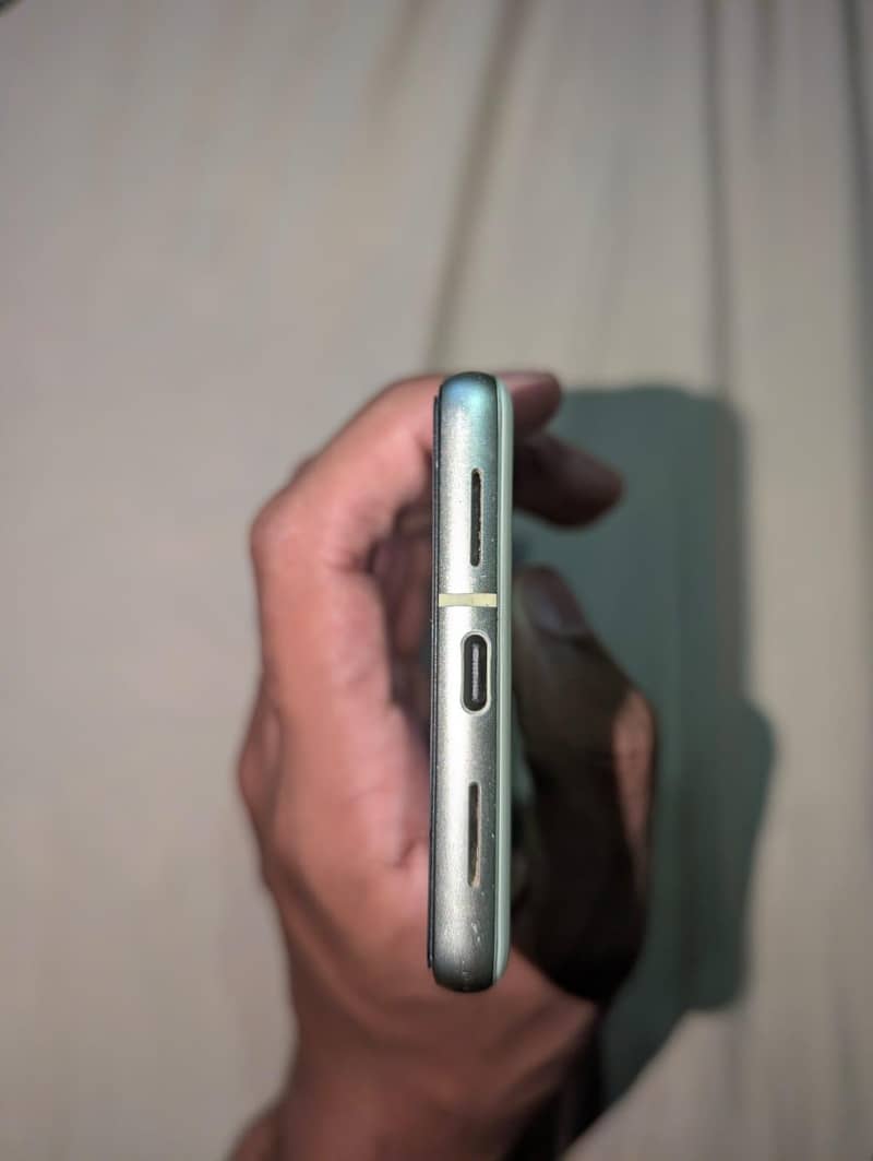 Google Pixel 7 4