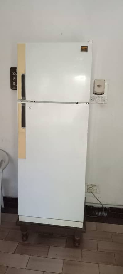 Samsung Wide Deluxe Refrigerator – Excellent Working Condition
