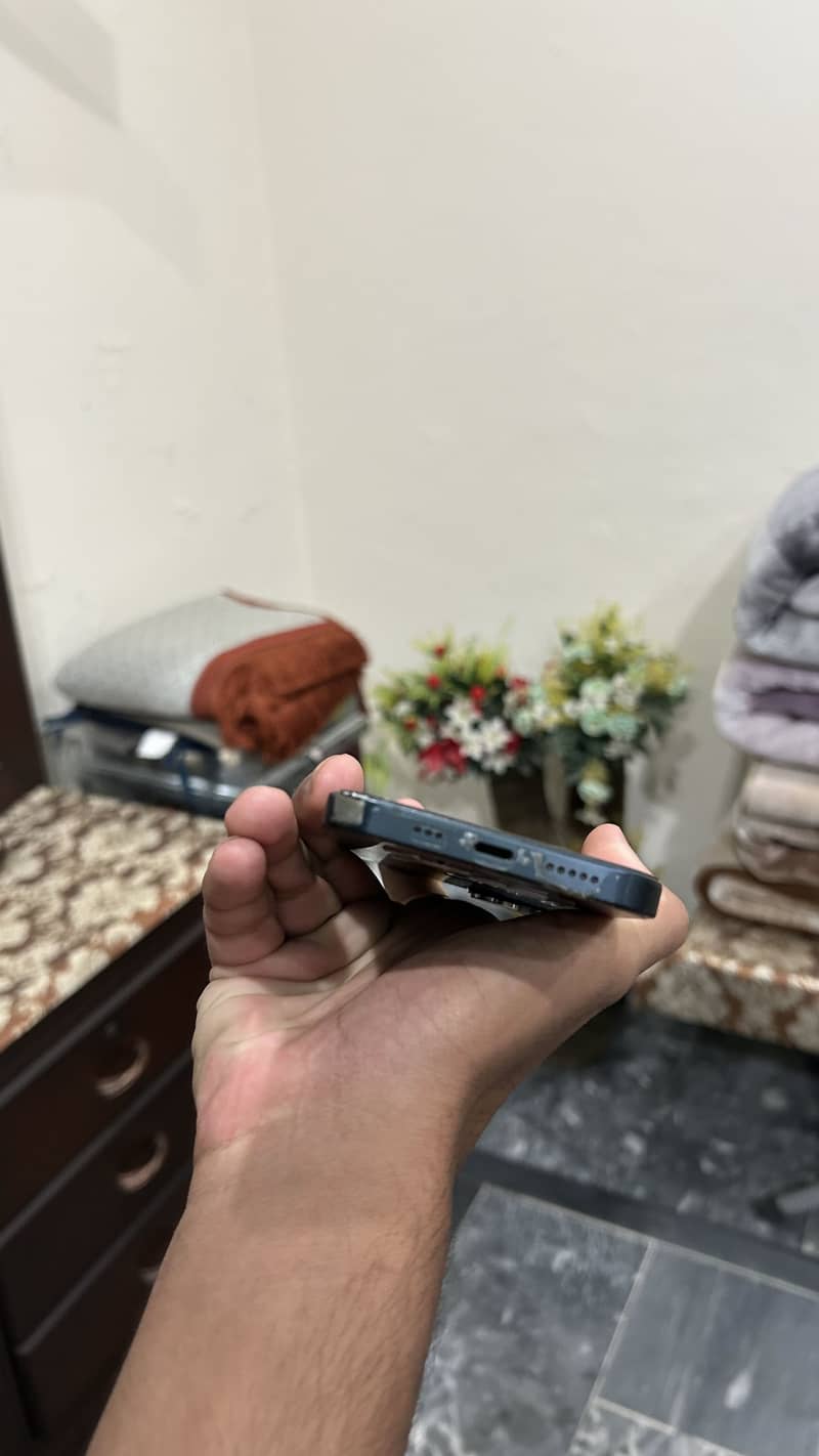 Apple iPhone 13 1