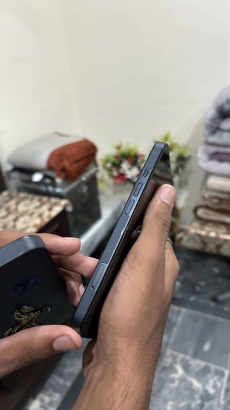 Apple iPhone 13 2