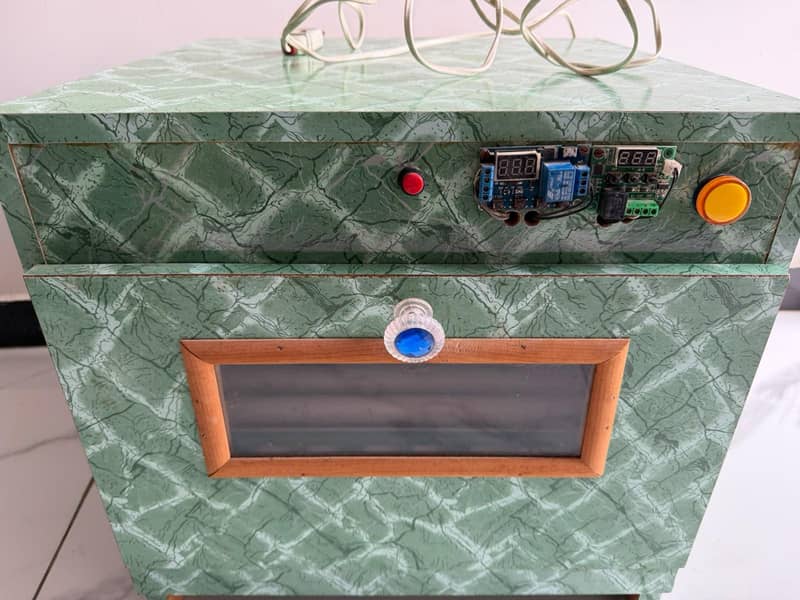 Egg hatching incubator 0