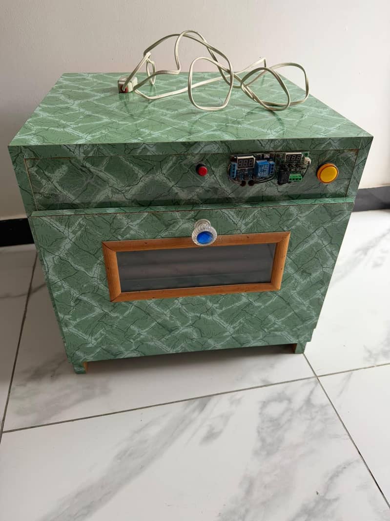 Egg hatching incubator 1