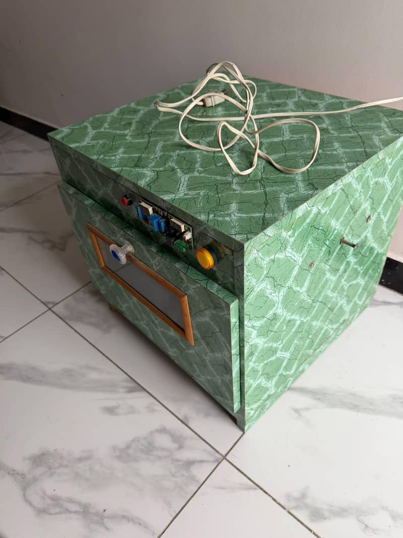 Egg hatching incubator 2