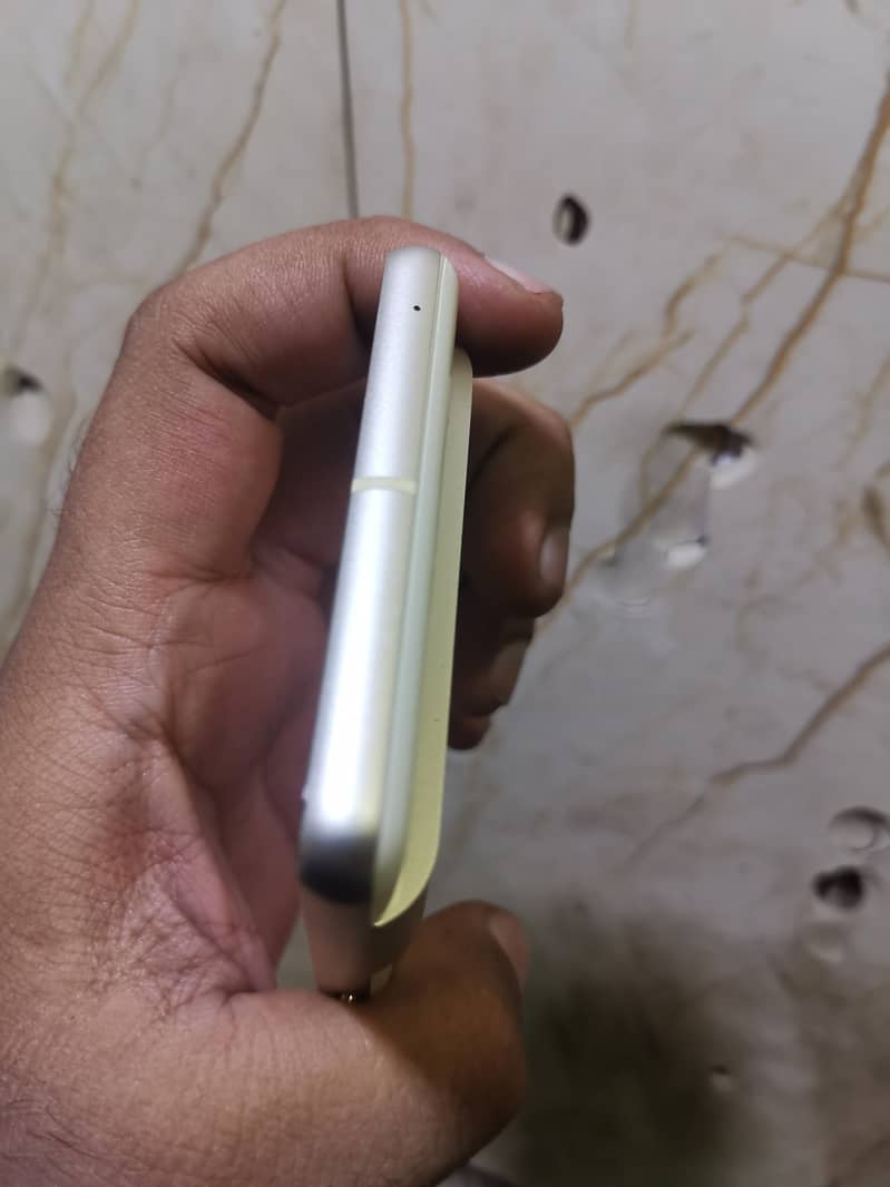 Google Pixel 7 4