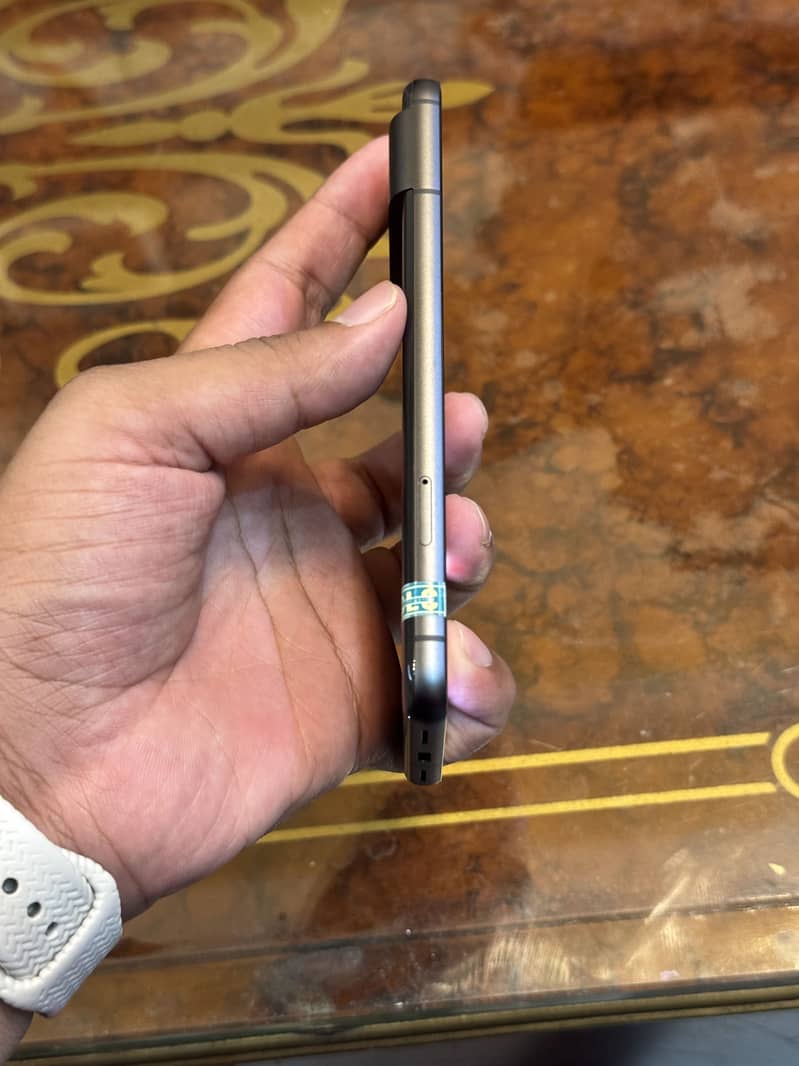 Google Pixel 8 4