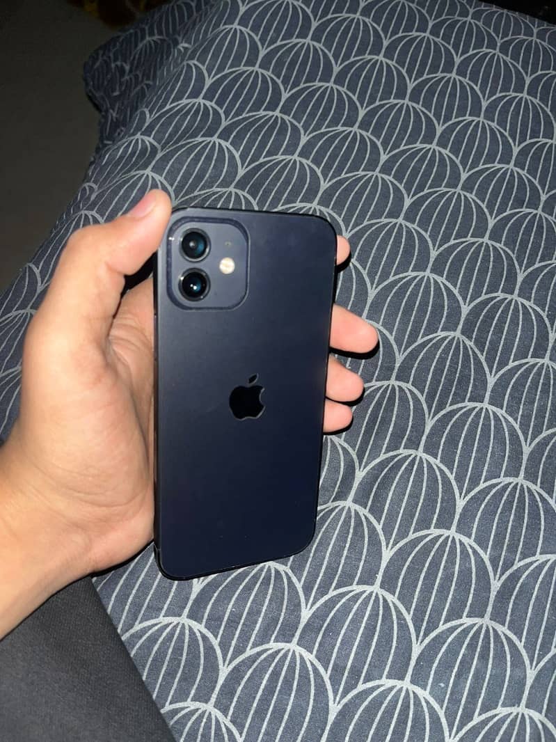 Apple iPhone 12 4